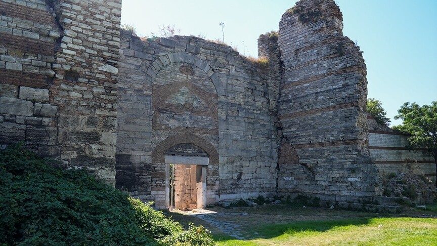 Sulukule Kapısı, İstanbul'un Tarihine Tanıklık Ediyor