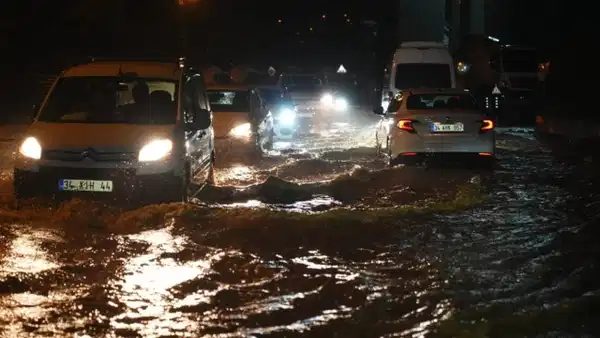 İstanbul'da sağanak sonrası 8 bin 515 ihbar yapıldı, 595 kişi kurtarıldı