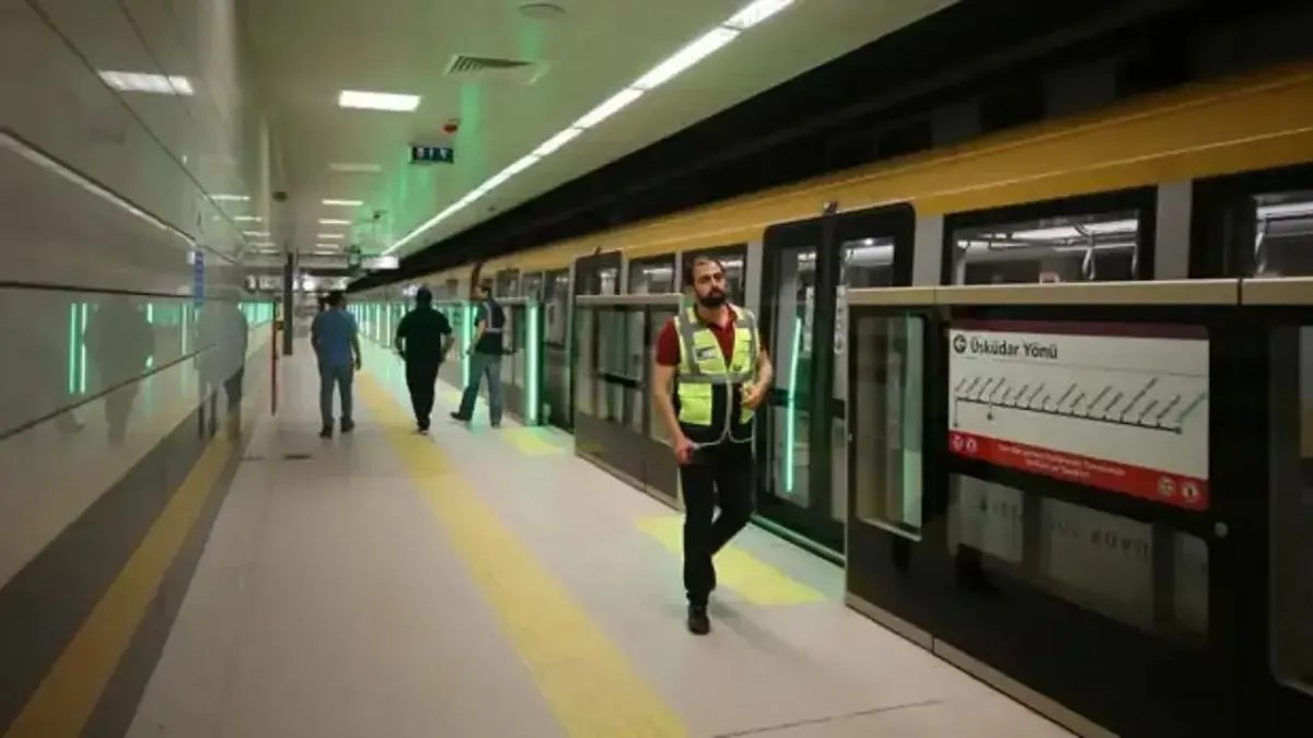 Sultanbeyli-Üsküdar metrosunda kablo arızası nedeniyle aksama
