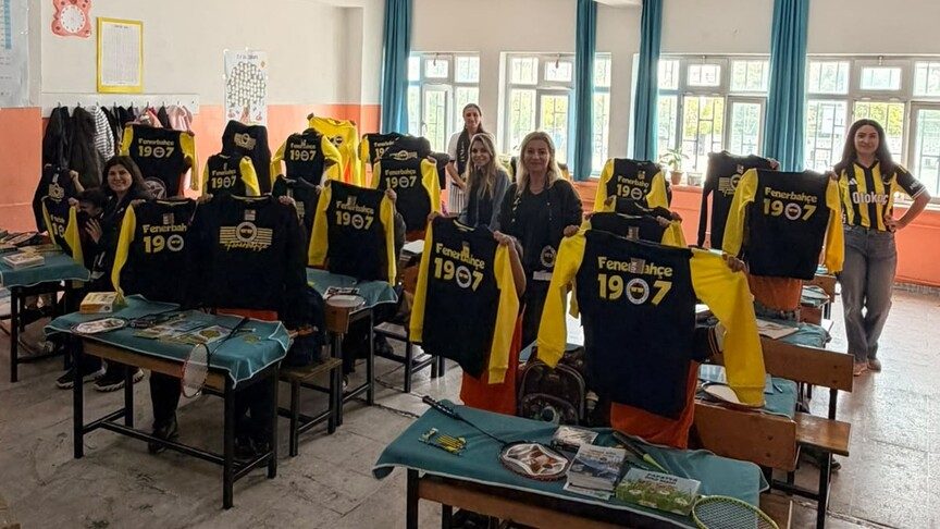 Fenerbahçeli Kadınlar Derneği Batman'da Öğrencilerle Buluştu