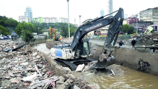 Ayazağa’da Yıkım Tamamlandı, Temizlik Çalışmaları Başladı