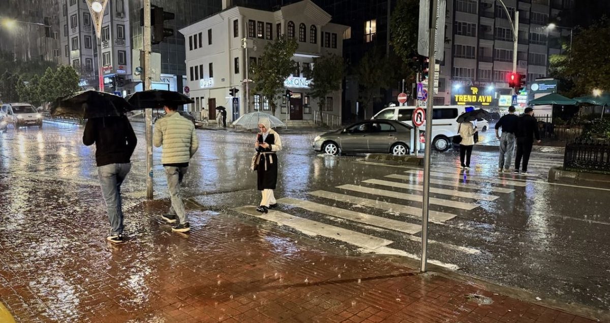 İçişleri, İstanbul'da şiddetli yağış ve fırtına uyarısı yaptı