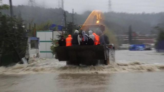 Ayazağa'da sel sonrası kurtarma operasyonu gerçekleştirildi