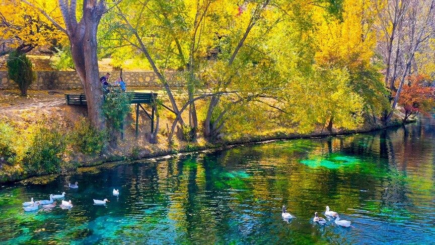 Sivas Gökpınar Gölü'nde Sonbahar Renkleri Hâkim Olmaya Başladı