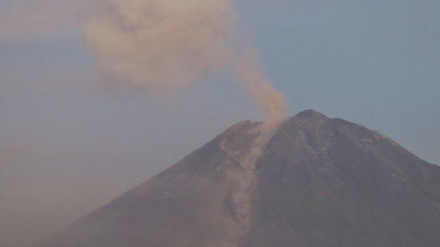 Semeru Yanardağı'nda patlama meydana geldi