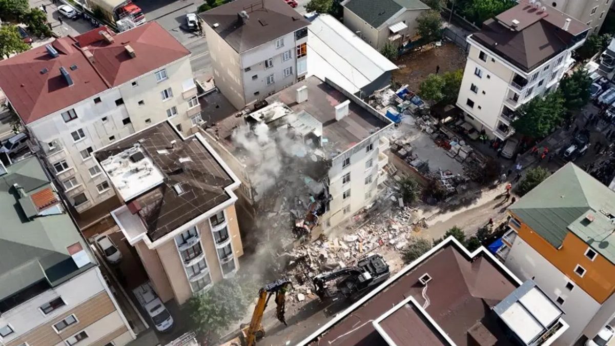 Maltepe'de çöken bina için kentsel dönüşüm ofisi açıldı