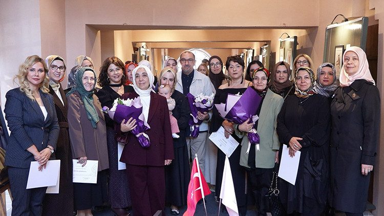 Çınar Resim Atölyeleri Sergisi Üsküdar'da açıldı