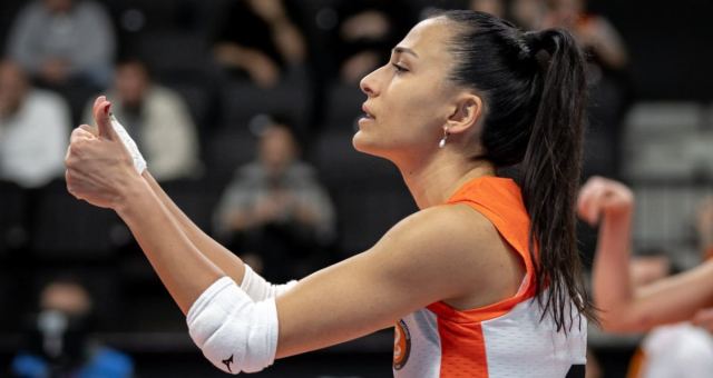 Simge Aköz, Eczacıbaşı ile 5 Kupa Hedeflediklerini Açıkladı