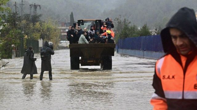 İstanbul'da şiddetli yağışın etkileri sürüyor