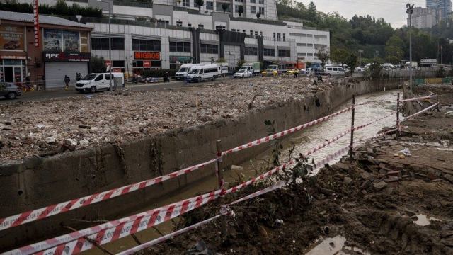 İstanbul Valisi Gül, sel sonrası yürütülen çalışmaları açıkladı
