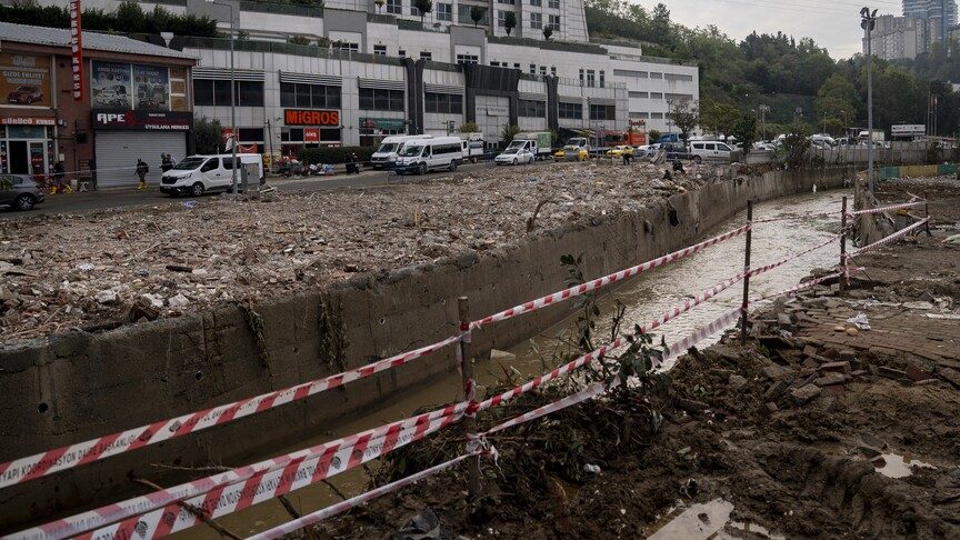 İstanbul Valisi Gül, sel sonrası yürütülen çalışmaları açıkladı