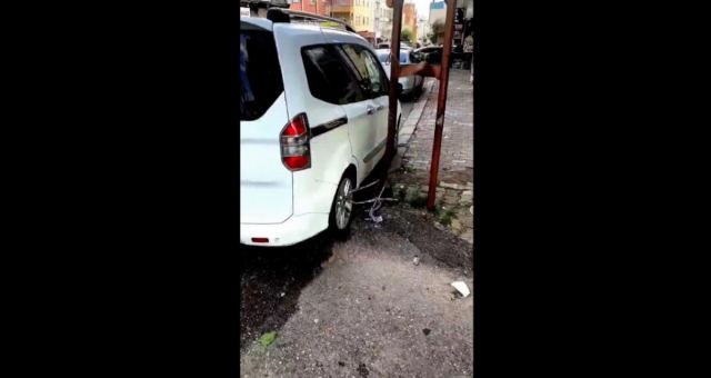 Gaziantep'te Sel Önlemi: Araç Elektrik Direğine Bağlandı
