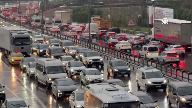 İstanbul'da trafik yoğunluğu yüzde 89'a ulaştı