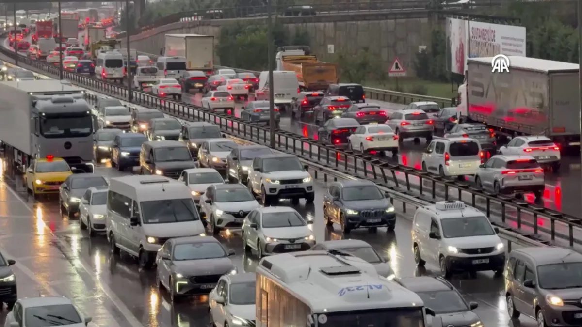 İstanbul'da trafik yoğunluğu yüzde 89'a ulaştı
