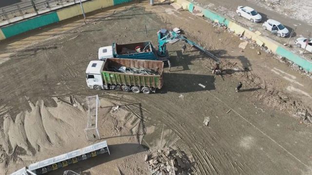 Ayazağa Atatürk Stadı'nda yıkım sonrası enkaz kaldırma çalışmaları