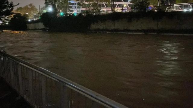 Kağıthane Deresi sağanak yağışla taşma noktasına geldi