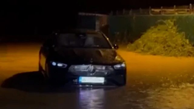 Anadolu Yakası'nda sağanak yağış hayatı olumsuz etkiledi