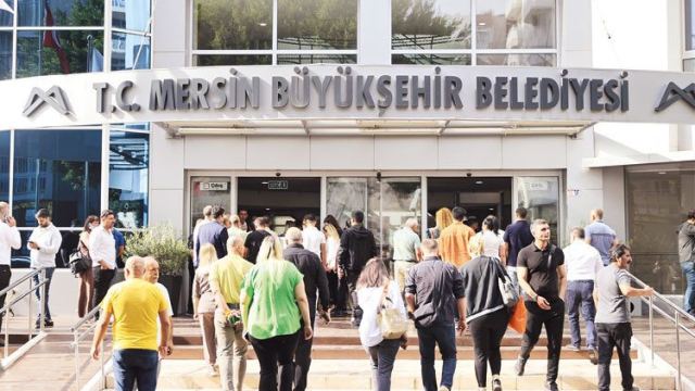 Mersin'de yolsuzluk operasyonu: Vahap Seçer gözaltında