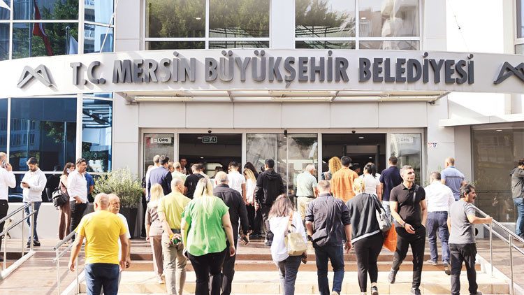 Mersin'de yolsuzluk operasyonu: Vahap Seçer gözaltında