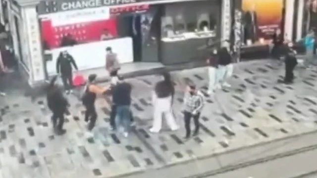 İstiklal Caddesi'nde kapkaç girişimi polis tarafından engellendi