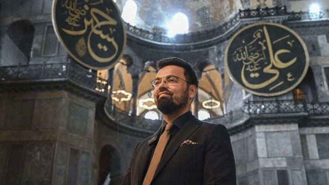 Ayasofya Müezzini Akbaş, Caminin Hikayesini İlahide Anlattı