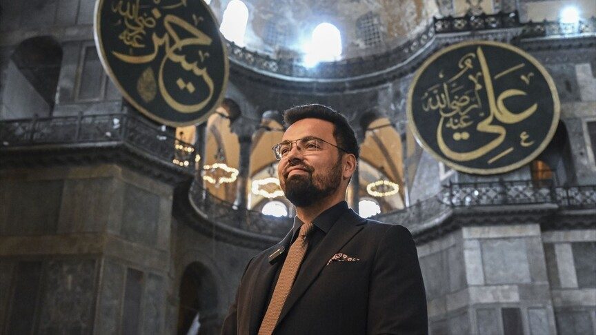 Ayasofya Müezzini Akbaş, Caminin Hikayesini İlahide Anlattı