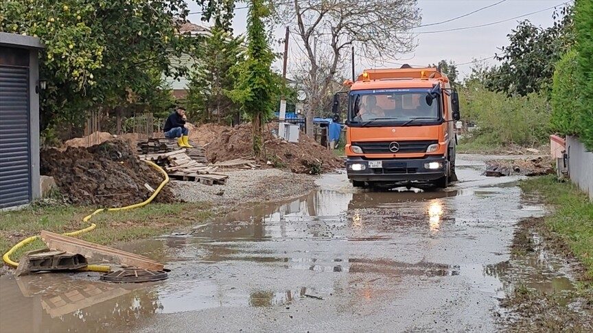 Şile'de sel sonrası temizlik çalışmaları devam ediyor