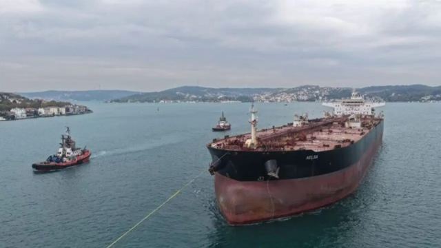İstanbul Boğazı'nda Gemi Trafigi Askıya Alındı