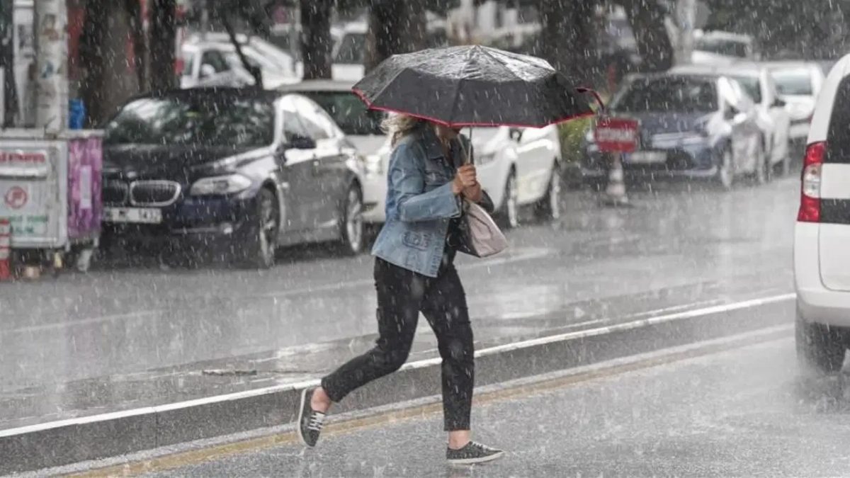 İstanbul'da Yağış Mesaisi: Sosyal Tesisler Açık Kalacak