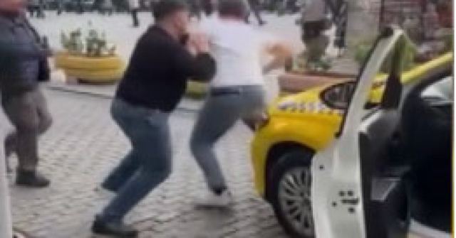 Fatih'te Taksiciler Arasında Kavga Çıktı