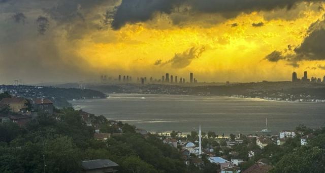 İstanbul'da fırtına ve sağanak yağış uyarısı geliyor