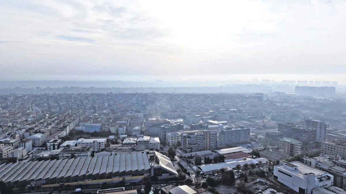 İstanbul'da Puslu Hava Etkili Oluyor