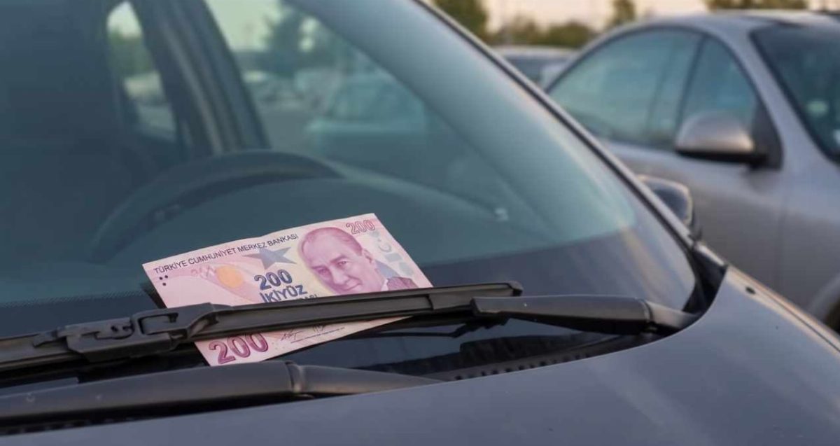 İstanbul'da Sürücüler Dikkat: Ön Camda Para Görürseniz Polisi Arayın