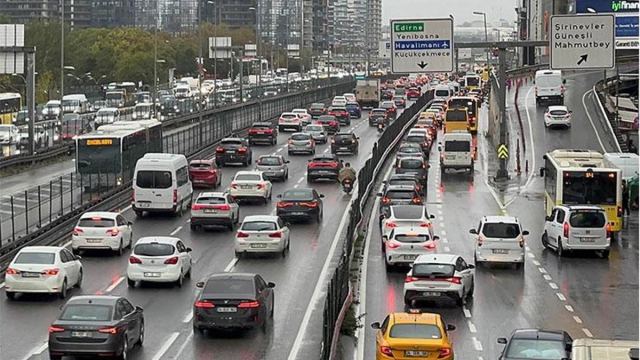 İstanbul'da trafik yoğunluğu artıyor