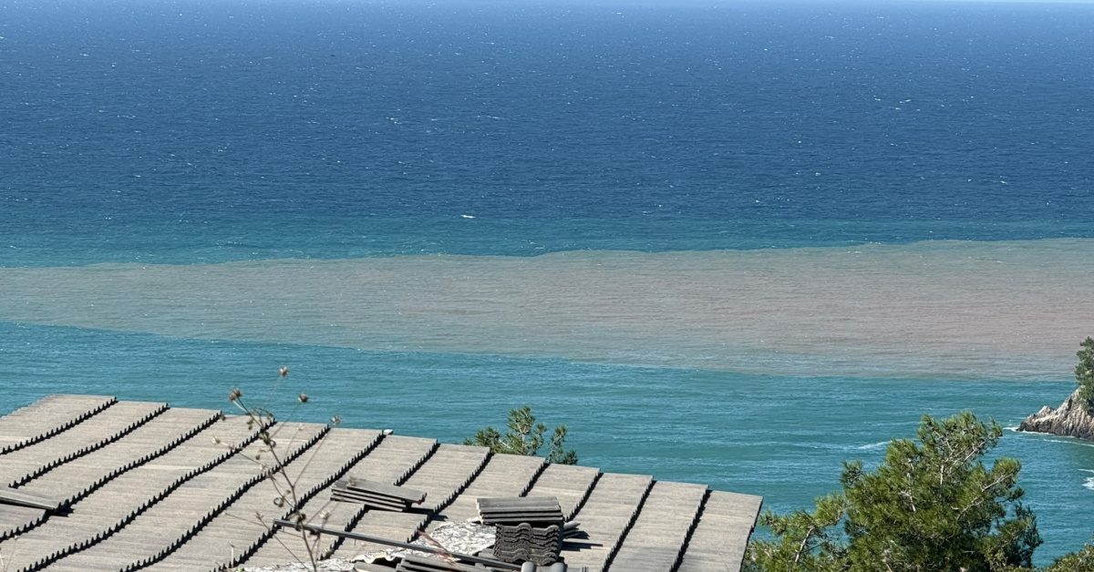 Bartın'da deniz kahverengiye döndü