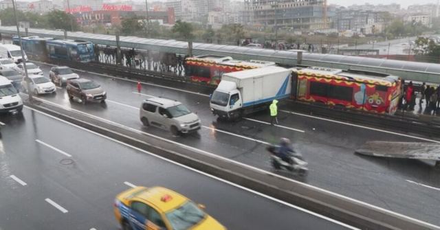 İstanbul E-5'te trafiği durma noktasına getiren kaza