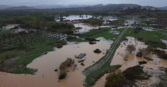 Ağva'da yollar, tarım arazileri ve evler su altında kaldı
