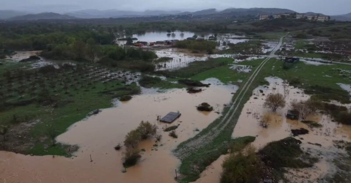Ağva'da yollar, tarım arazileri ve evler su altında kaldı