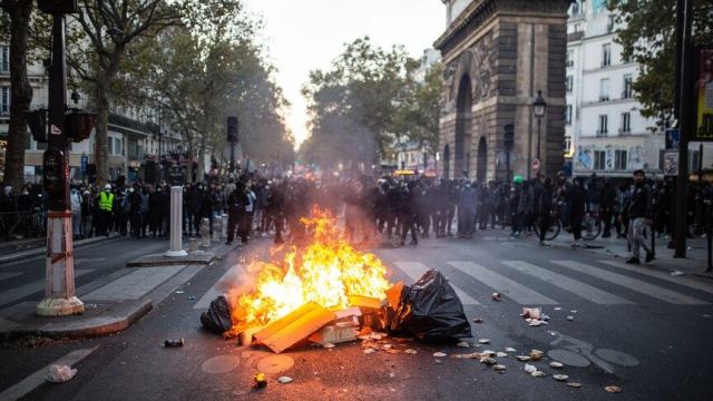 Belçika, Fransa'daki Vatandaşlarını Protestolar Hakkında Uyarıyor