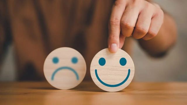 Gülümseyen Depresyon: Belirtileri ve Dikkat Edilmesi Gerekenler