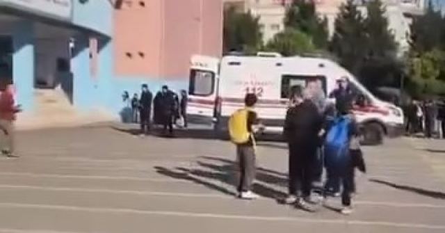Başakşehir'de Ortaokulda Bıçaklı Saldırı: 5 Yaralı