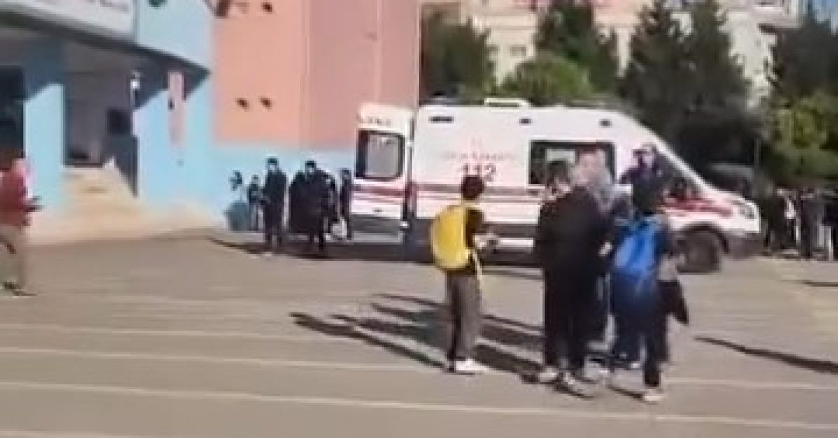 Başakşehir'de Ortaokulda Bıçaklı Saldırı: 5 Yaralı