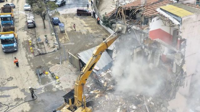 İstanbul Valisi Davut Gül: Ayazağa'da yapılar yıkılıyor