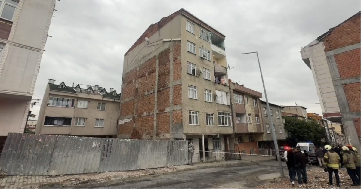 Küçükçekmece'de 7 katlı bina tedbir amaçlı tahliye edildi