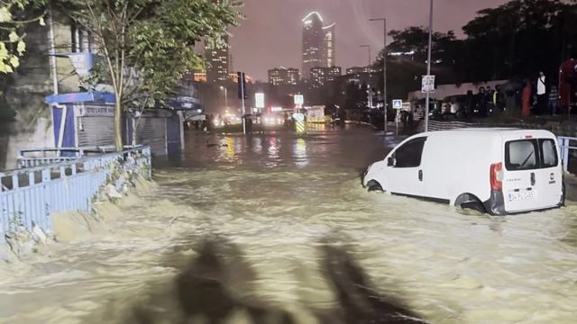 Sarıyer'de Sağanak Yağış Su Baskınlarına Neden Oldu