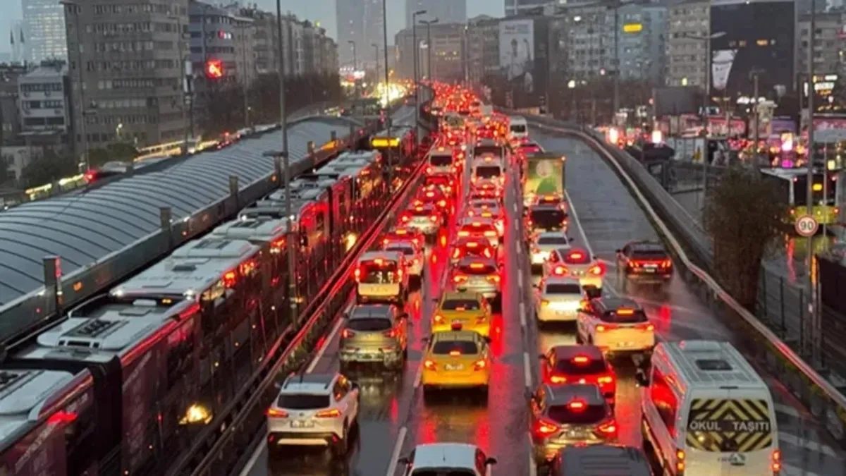 İstanbul'da trafik yoğunluğu yüzde 90'a ulaştı