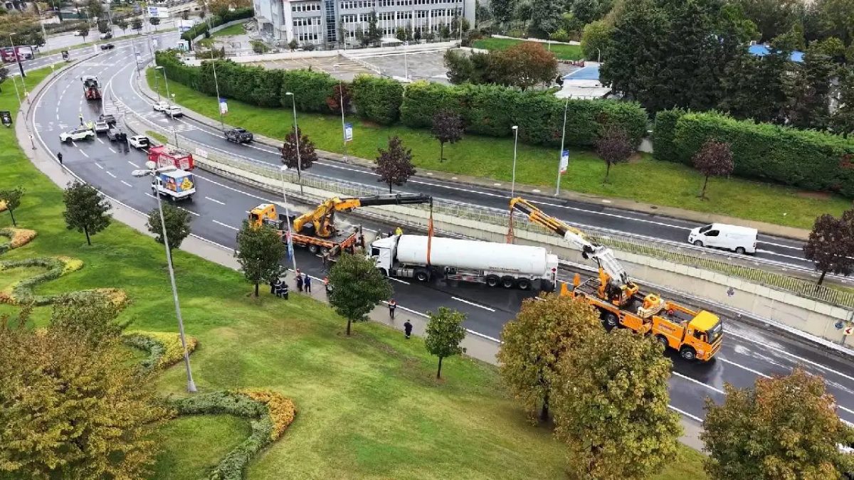 Bakırköy'de gaz sızıntısına yol açan tanker kaldırıldı