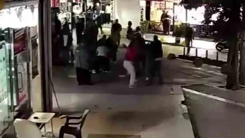 Gölcük'te Anne ve Kızı Cadde Ortasında Darp Edildi