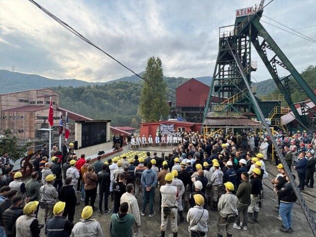 Amasra'daki patlamada hayatını kaybeden 43 madenci anıldı