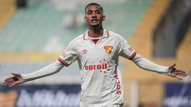 Göztepe, Eyüpspor'u 4-0 yenerek ilk galibiyetini aldı
